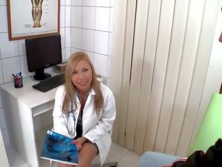 Extraordinary Teen professor Jessy Brown Kneels Down to Provide Clinic greatness Hole Blowjob