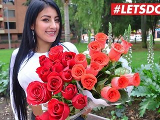 Брюнетка отнема секс филм над рози #letsdoeit