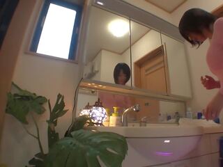 Stor titty hemmafruar skvätter vid olja massagen: fria högupplöst vuxen filma ca | xhamster