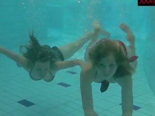 Nastya ו - libuse מְפַתֶה כיף מתחת למים