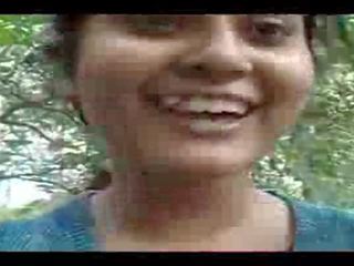 Good-looking northindian älskling expose henne röv och ganska boo