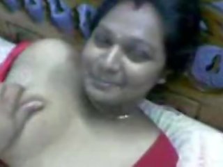 India beguiling desi tía en rojo vestido